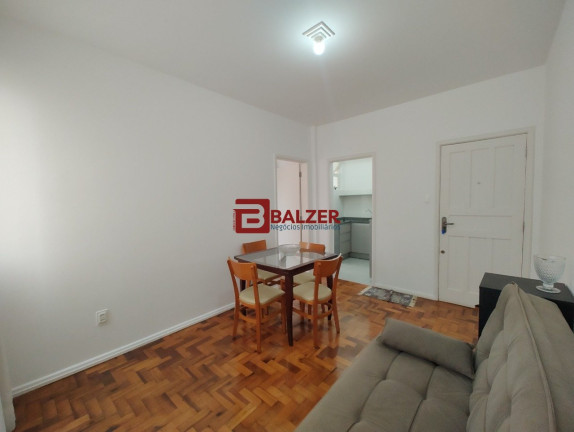 Imagem Apartamento com 1 Quarto à Venda, 50 m² em Centro - Florianópolis Imagem Apartamento com 1 Quarto à Venda, 50 m² em Centro - Florianópolis