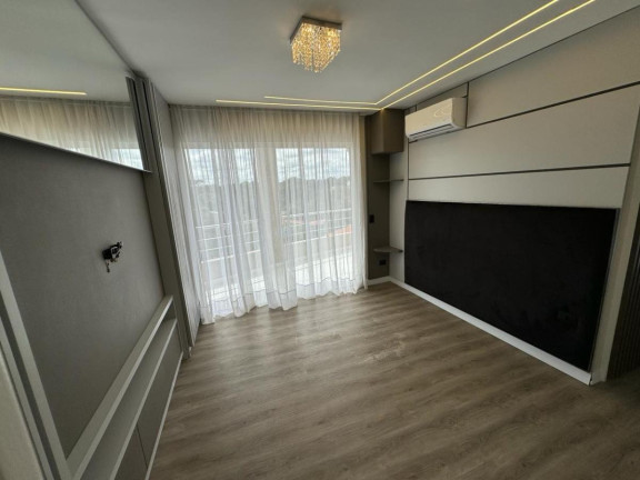 Imagem Casa com 3 Quartos à Venda, 363 m² em Butiatuvinha - Curitiba Imagem Casa com 3 Quartos à Venda, 363 m² em Butiatuvinha - Curitiba