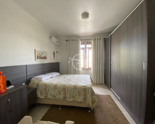 Imagem Casa com 5 Quartos à Venda, 196 m² em Anita Garibaldi - Joinville Imagem Casa com 5 Quartos à Venda, 196 m² em Anita Garibaldi - Joinville