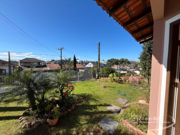 Imagem Casa com 4 Quartos à Venda, 219 m² em Floresta - Joinville