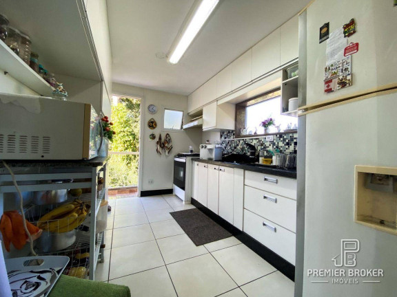 Imagem Casa com 4 Quartos à Venda, 213 m² em Iucas - Teresópolis