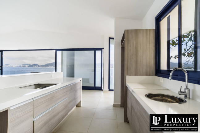 Imagem Apartamento com 3 Quartos à Venda, 181 m² em Península - Guarujá