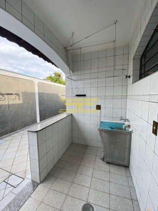 Imagem Casa com 5 Quartos à Venda, 198 m²