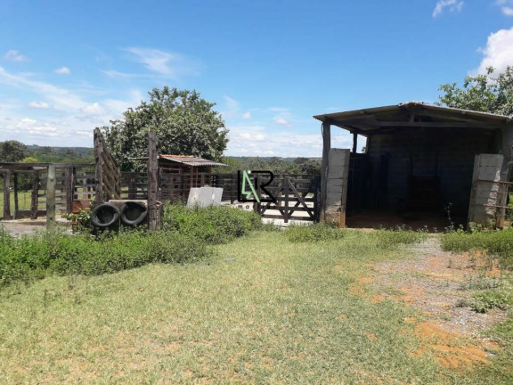 Imagem Imóvel com 4 Quartos à Venda, 250.000 m² em Centro - Caetanópolis