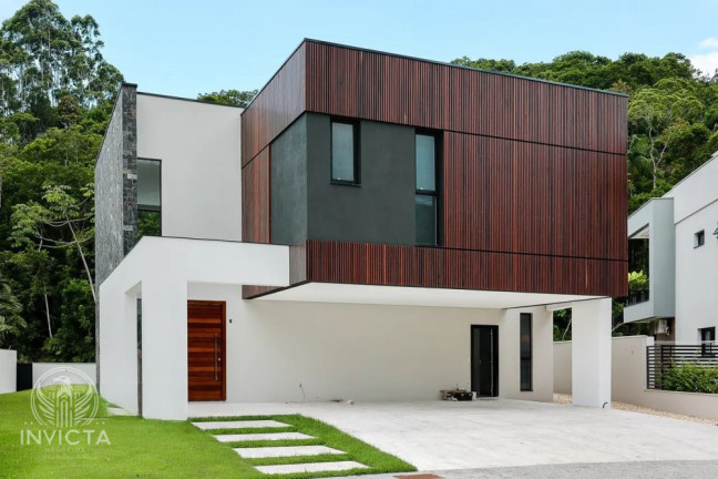 Imagem Casa com 4 Quartos à Venda, 100 m² em Ariribá - Balneário Camboriú Imagem Casa com 4 Quartos à Venda, 100 m² em Ariribá - Balneário Camboriú