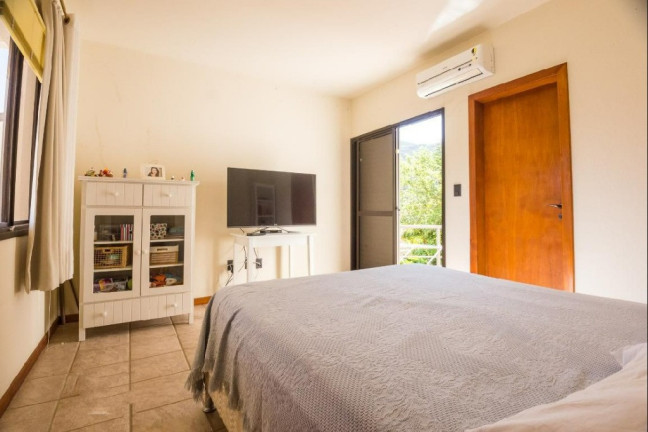 Imagem Casa com 5 Quartos à Venda, 330 m² em Itacorubi - Florianópolis Imagem Casa com 5 Quartos à Venda, 330 m² em Itacorubi - Florianópolis