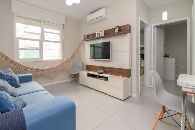 Imagem Imóvel com 2 Quartos à Venda, 47 m² em Cristal - Porto Alegre Imagem Imóvel com 2 Quartos à Venda, 47 m² em Cristal - Porto Alegre