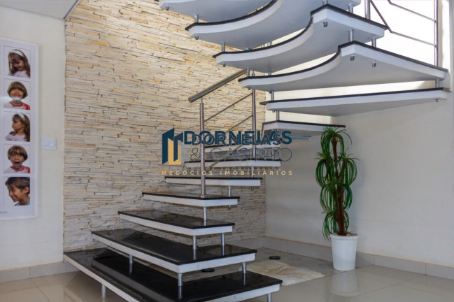 Imagem Casa com 4 Quartos à Venda, 416 m² em Guará I - Brasília Imagem Casa com 4 Quartos à Venda, 416 m² em Guará I - Brasília
