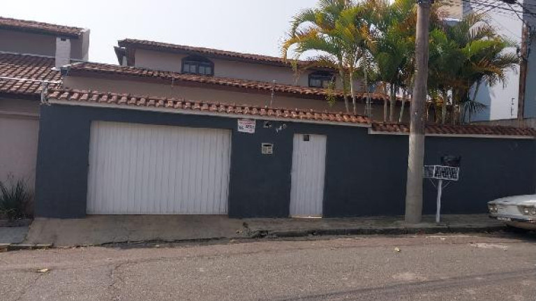 Casa com 3 Quartos à Venda, 325 m² em Sao Geraldo - Pocos De Caldas