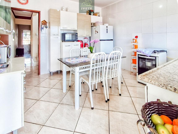Imagem Casa com 5 Quartos à Venda, 202 m²