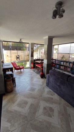 Imagem Casa com 4 Quartos à Venda, 295 m² em Cascata Do Imbuí - Teresópolis