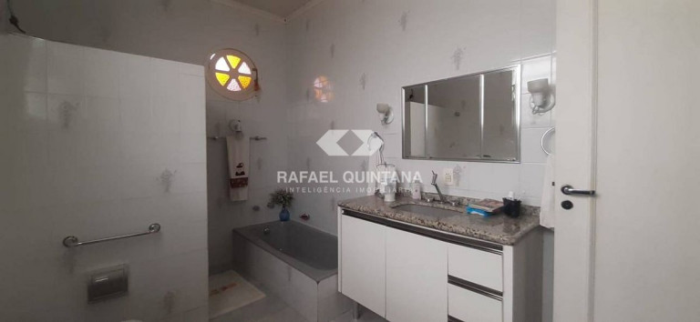 Imagem Casa com 5 Quartos à Venda, 220 m² em Agronômica - Florianópolis Imagem Casa com 5 Quartos à Venda, 220 m² em Agronômica - Florianópolis