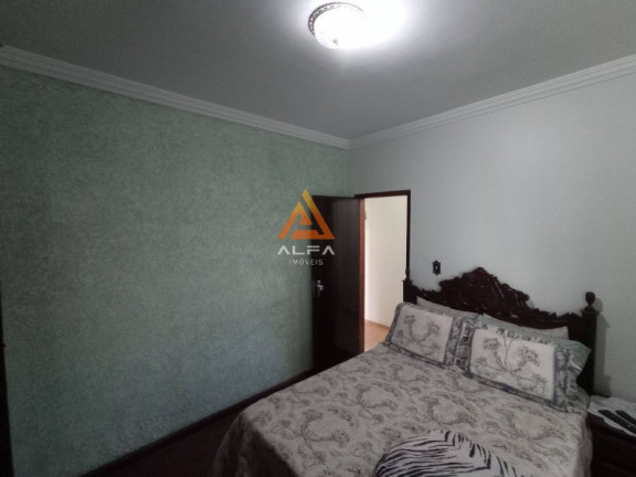 Imagem Casa com 4 Quartos à Venda, 500 m²
