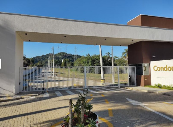 Terreno à Venda, 600 m² em Estância Guararema  - Guararema