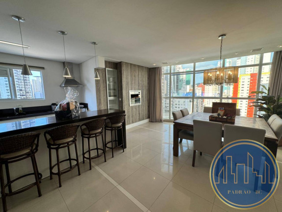 Imagem Apartamento com 3 Quartos à Venda, 129 m² em Centro - Balneário Camboriú Imagem Apartamento com 3 Quartos à Venda, 129 m² em Centro - Balneário Camboriú