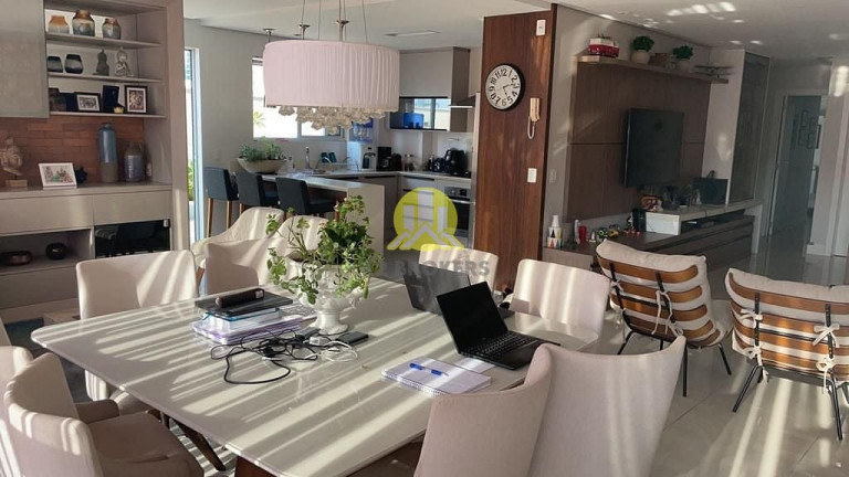 Imagem Apartamento com 3 Quartos à Venda, 213 m² em Centro - Balneário Camboriú Imagem Apartamento com 3 Quartos à Venda, 213 m² em Centro - Balneário Camboriú