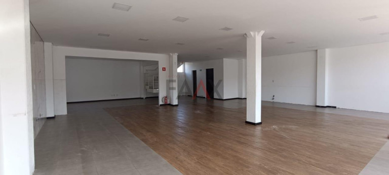 Imóvel Comercial para Alugar, 330 m² em Centro - Guarapuava