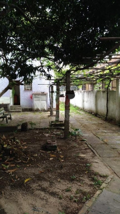 Imagem Casa com 3 Quartos à Venda, 210 m² em Menino Deus - Porto Alegre Imagem Casa com 3 Quartos à Venda, 210 m² em Menino Deus - Porto Alegre
