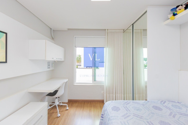 Imagem Casa com 4 Quartos à Venda, 278 m² em Santo Inácio - Curitiba