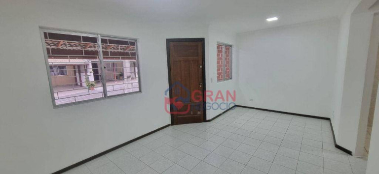 Imagem Sobrado com 2 Quartos à Venda, 118 m² em Santa Cândida - Curitiba Imagem Sobrado com 2 Quartos à Venda, 118 m² em Santa Cândida - Curitiba
