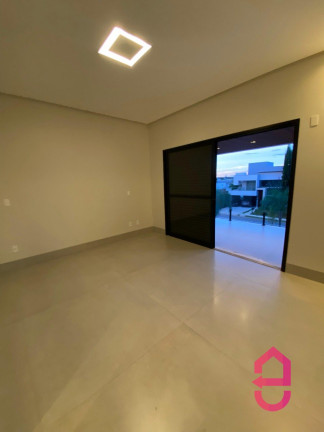 Imagem Sobrado com 5 Quartos à Venda,  em Jardins Valência - Goiânia