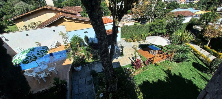 Casa com 4 Quartos à Venda, 550 m² em Golfe - Teresópolis