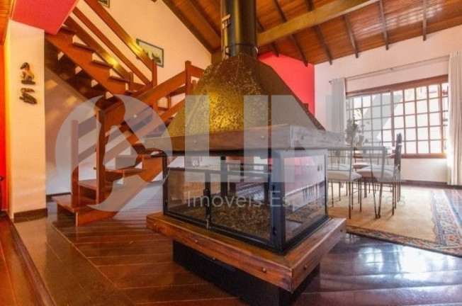 Imagem Casa com 4 Quartos à Venda, 259 m² em Jardim Itu - Porto Alegre Imagem Casa com 4 Quartos à Venda, 259 m² em Jardim Itu - Porto Alegre