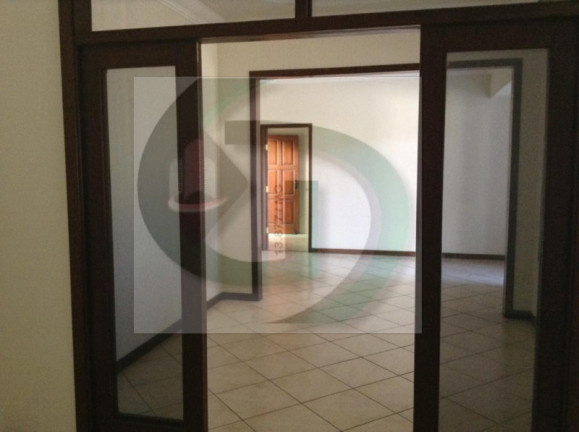 Imagem Casa com 6 Quartos à Venda, 380 m²
