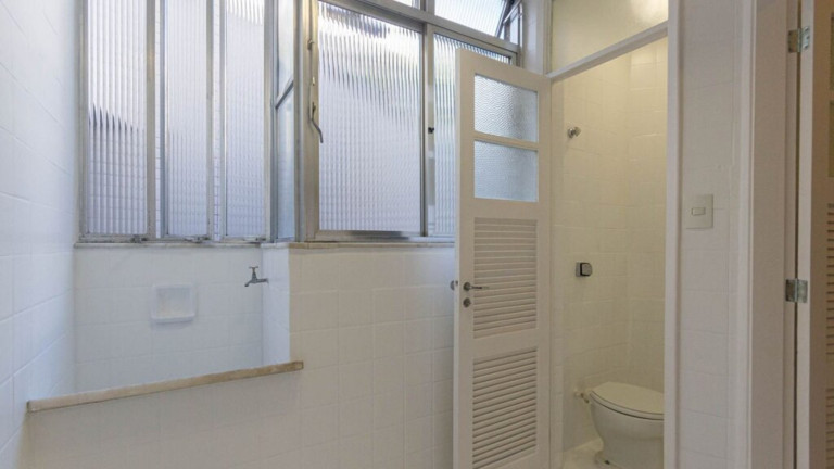 Imagem Imóvel com 3 Quartos à Venda, 135 m² em Copacabana - Rio De Janeiro Imagem Imóvel com 3 Quartos à Venda, 135 m² em Copacabana - Rio De Janeiro