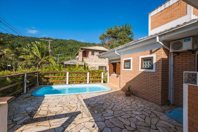 Imagem Casa de Condomínio com 3 Quartos à Venda, 160 m² em Cachoeira Do Bom Jesus - Florianópolis