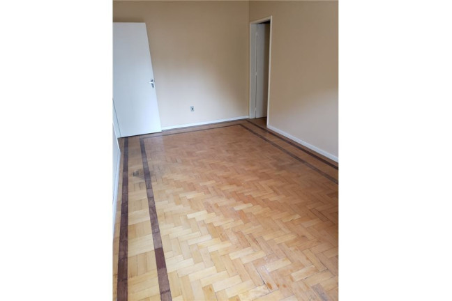 Imagem Imóvel com 2 Quartos à Venda, em Auxiliadora - Porto Alegre Imagem Imóvel com 2 Quartos à Venda, em Auxiliadora - Porto Alegre