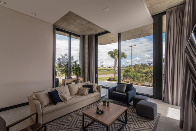 Imagem Casa com 4 Quartos à Venda, 589 m² em Atlântida Sul - Osorio