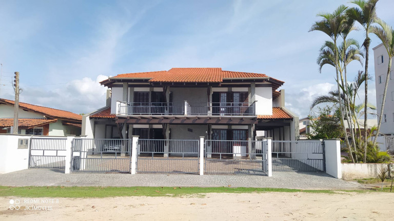 Sobrado com 6 Quartos à Venda, 499 m² em Balneário Uirapuru - Itapoá