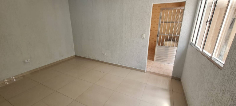 Imagem Casa com 4 Quartos à Venda, em São Paulo Imagem Casa com 4 Quartos à Venda, em São Paulo