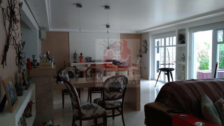 Imagem Casa com 4 Quartos à Venda, 375 m² em Jardim Carvalho - Porto Alegre Imagem Casa com 4 Quartos à Venda, 375 m² em Jardim Carvalho - Porto Alegre