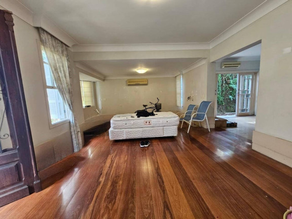Sobrado com 3 Quartos à Venda, 340 m² em Gonzaga - Santos