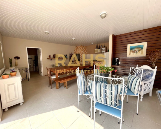 Imagem Casa com 3 Quartos à Venda, 265 m² em América - Joinville Imagem Casa com 3 Quartos à Venda, 265 m² em América - Joinville
