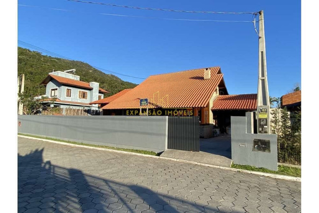 Imagem Casa com 3 Quartos à Venda, 220 m² em Cachoeira Do Bom Jesus - Florianópolis Imagem Casa com 3 Quartos à Venda, 220 m² em Cachoeira Do Bom Jesus - Florianópolis
