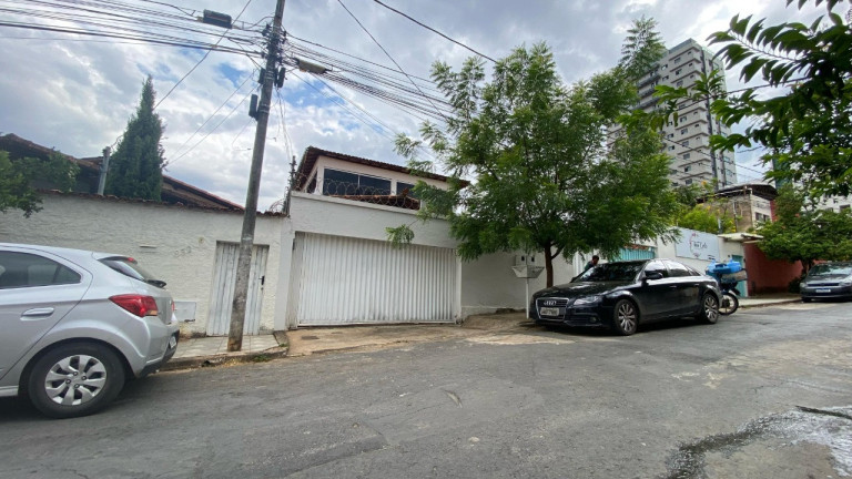 Casa com 6 Quartos à Venda, 300 m² em Cândida Câmara - Montes Claros
