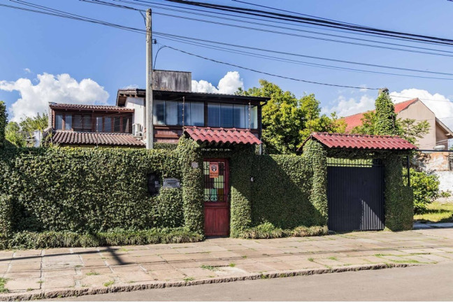 Casa com 3 Quartos à Venda, 235 m² em Guarujá - Porto Alegre