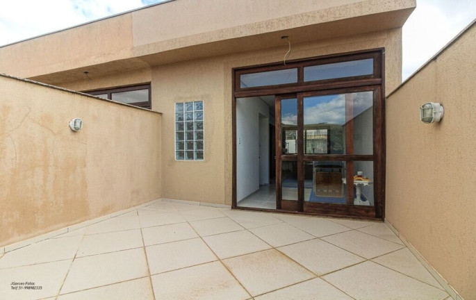 Imagem Casa com 3 Quartos à Venda, 200 m² em Hípica - Porto Alegre