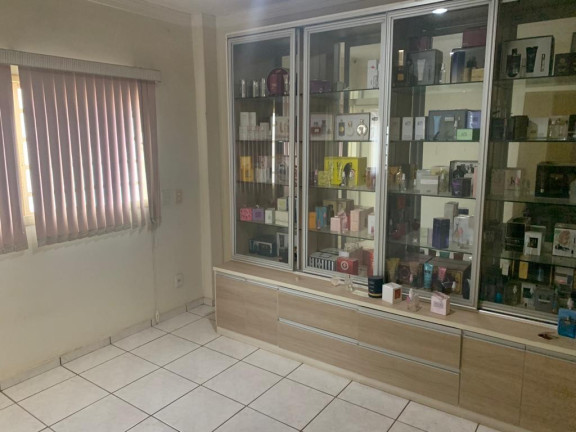 Imagem Casa com 4 Quartos à Venda, 405 m² em Coophema - Cuiabá