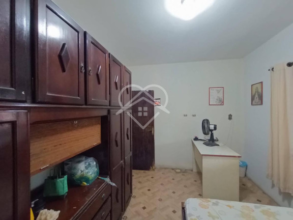 Imagem Casa com 5 Quartos à Venda, 220 m²