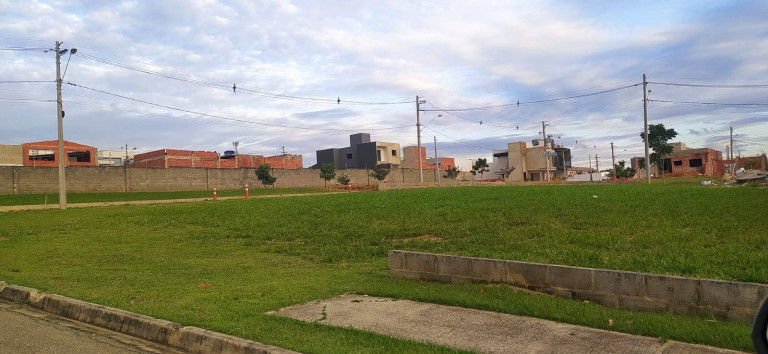 Terreno à Venda, 165 m² em Caguassu - Sorocaba