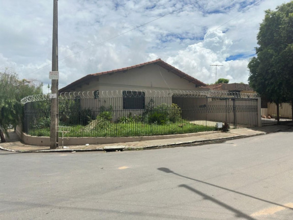 Imagem Casa com 3 Quartos à Venda, 373 m² em Setor Central - Goiânia