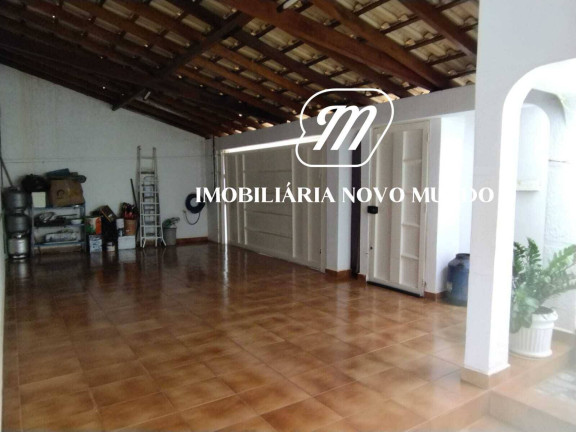 Imagem Casa com 3 Quartos à Venda, 250 m² em Segismundo Pereira - Uberlândia