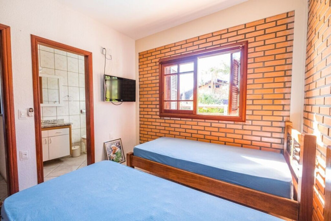 Imagem Casa de Condomínio com 3 Quartos à Venda, 160 m² em Cachoeira Do Bom Jesus - Florianópolis