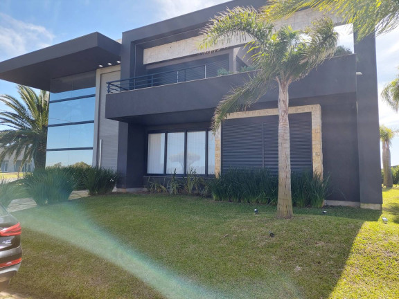 Casa com 4 Quartos à Venda,  em Atlântida Sul - Osório
