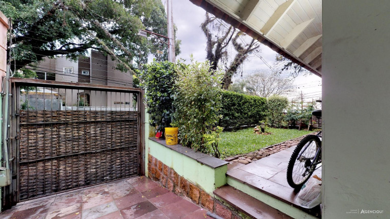Imagem Sobrado com 3 Quartos à Venda, 221 m² em Tristeza - Porto Alegre