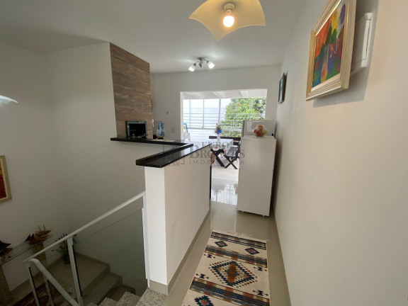 Imagem Sobrado com 3 Quartos à Venda, 252 m² em Centro - Balneário Camboriú Imagem Sobrado com 3 Quartos à Venda, 252 m² em Centro - Balneário Camboriú